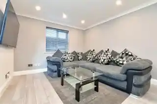 17 Chadview Court, photo 3