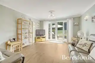 17 Cornsland Close, photo 3