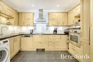 17 Cornsland Close, photo 2