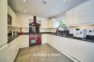 17 Debden Close, photo 4