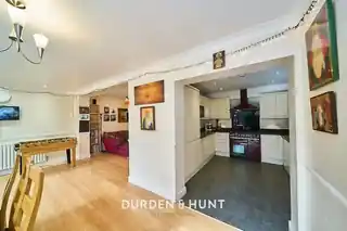 17 Debden Close, photo 3