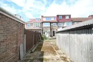 17 Elms Park Avenue, photo 2