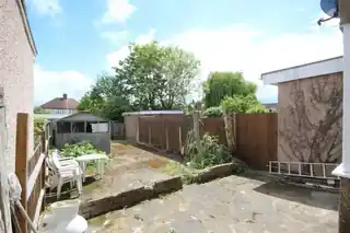 17 Elms Park Avenue, photo 3