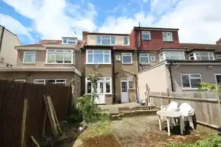 17 Elms Park Avenue, photo 4