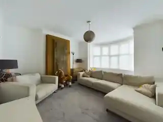 17 Fryston Avenue, photo 2