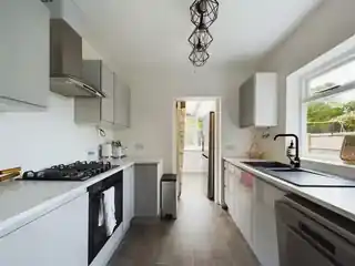 17 Fryston Avenue, photo 4