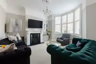 17 Higham Road, photo 2