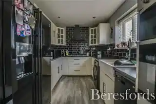 17 Hilldene Avenue, photo 3