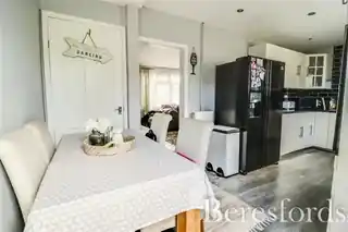 17 Hilldene Avenue, photo 2