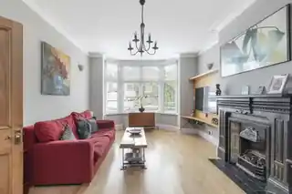 17 Hodford Road, photo 4