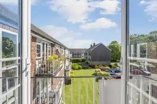 17, Hollingsworth Court, Lovelace Gardens, photo 2