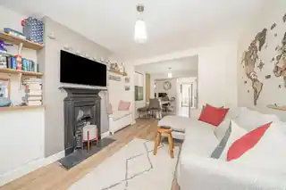 17 Holly Road, photo 3