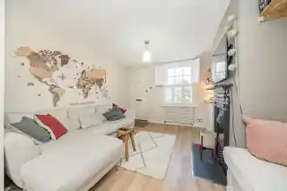 17 Holly Road, photo 2