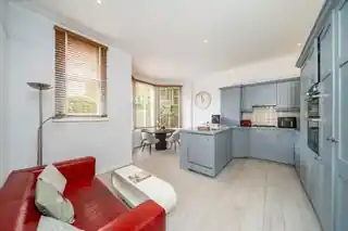 17 Kirkstall Road, photo 4