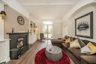 17 Kirkstall Road, photo 2
