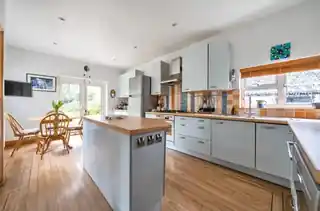17 Langton Avenue, photo 4