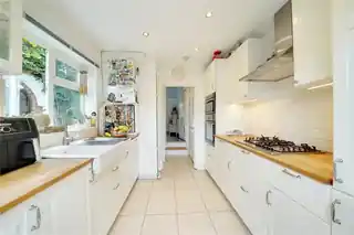 17 Layard Road, photo 4