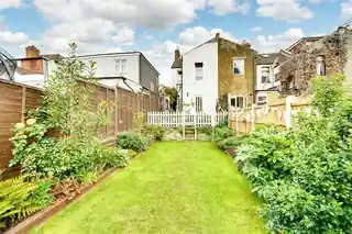 17 Layard Road, photo 2
