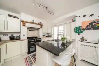 17 Lucien Road, photo 3