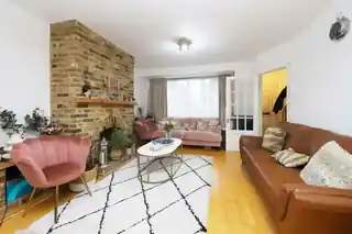 17 Lynhurst Crescent, photo 4
