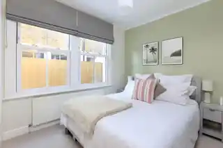 17 Lynn Road, photo 4