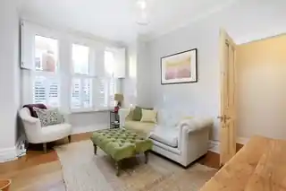 17 Lynn Road, photo 2