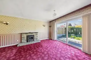 17 Manor Way, photo 4