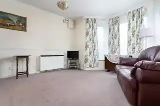 17 Meadowlea Close, photo 3