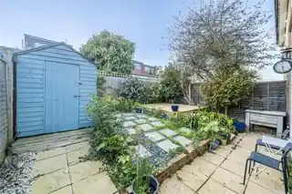 17 Minstrel Gardens, photo 4