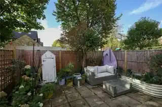 17 Mount Park Road, photo 4