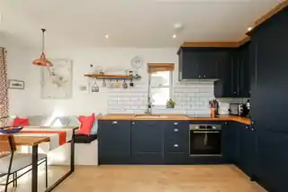 17 Mount Park Road, photo 3