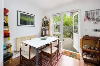 17 Newton Road, photo 2