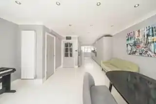 17 Osier Crescent, photo 2