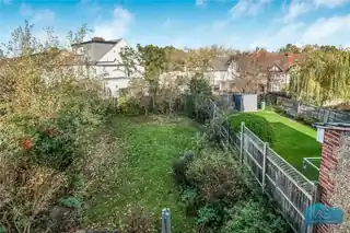17 Park Way, photo 2