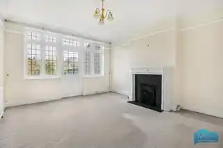 17 Park Way, photo 3