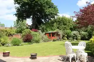 17 Priestlands Park Road, photo 2