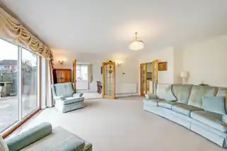 17 Priestlands Park Road, photo 4
