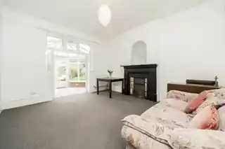 17 Ravensbourne Gardens, photo 3