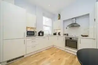 17 Ravensbourne Gardens, photo 4