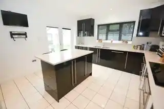 17 South Hill Avenue, photo 4