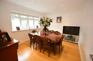 17 South Hill Avenue, photo 3