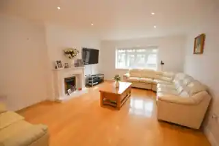 17 South Hill Avenue, photo 2