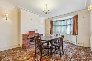 17 Staveley Road, photo 3