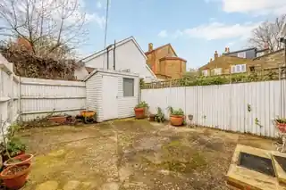 17 Strauss Road, photo 2