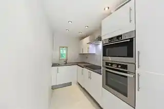 17 Trecastle Way, photo 3