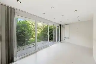 17 Trecastle Way, photo 2