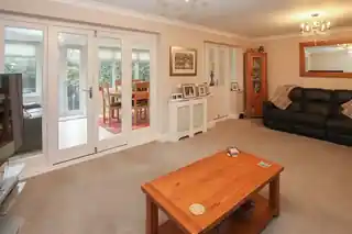 17 Tylers Crescent, photo 2