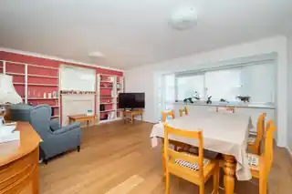 17 White Lodge Close, photo 2