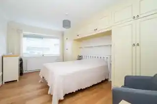17 White Lodge Close, photo 4