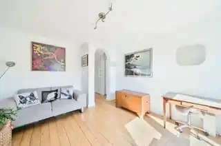 17 Winchester Close, photo 2
